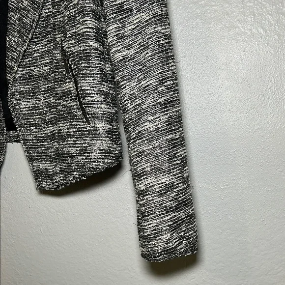 Zara Black and Gray Blazer with Textured Tweed Design - Picture 4 of 8